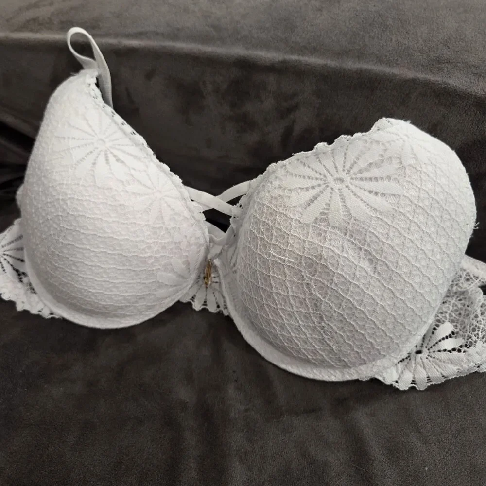Juicy Couture Intimates White Lace Underwire Push Up Bra 34C Style 5250-70 Sexy